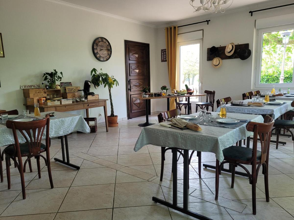 Chambres D'Hotes Le Cedre Bleu Saint-Lattier Экстерьер фото