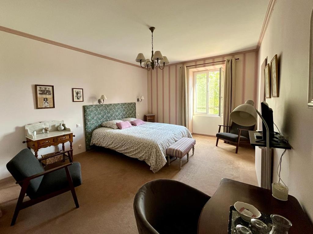 Chambres D'Hotes Le Cedre Bleu Saint-Lattier Экстерьер фото