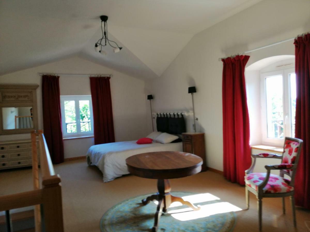 Chambres D'Hotes Le Cedre Bleu Saint-Lattier Экстерьер фото