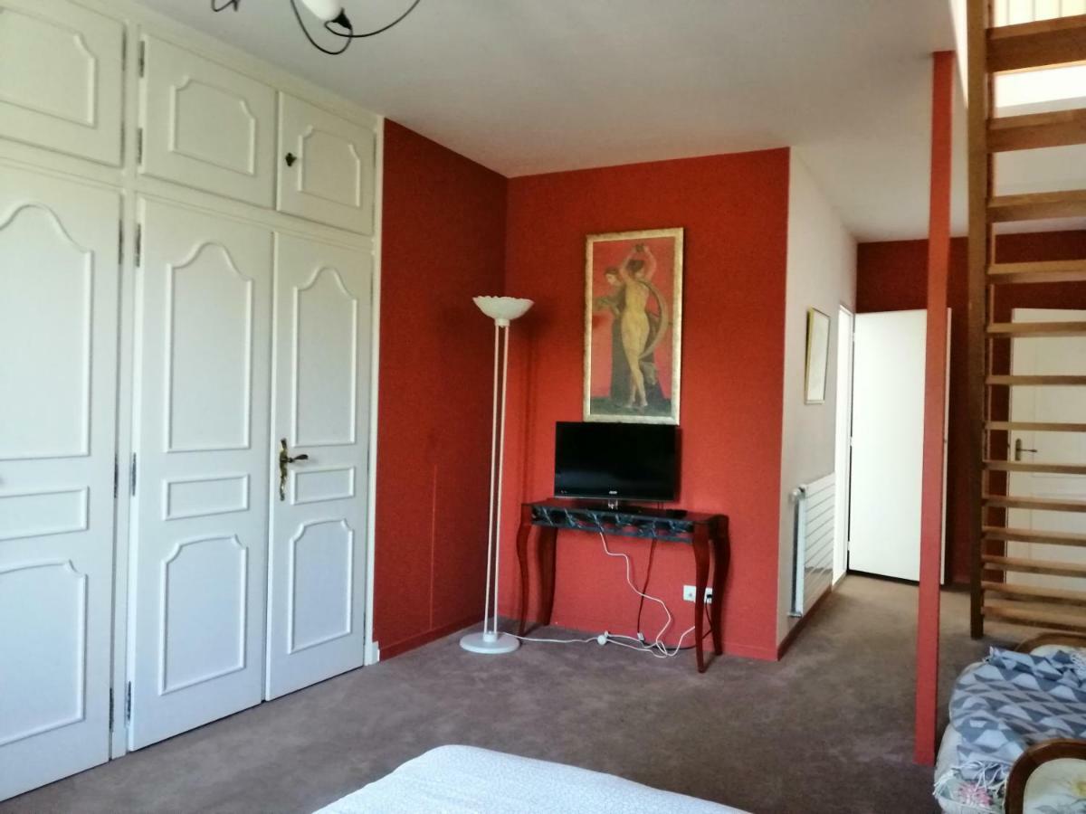 Chambres D'Hotes Le Cedre Bleu Saint-Lattier Экстерьер фото